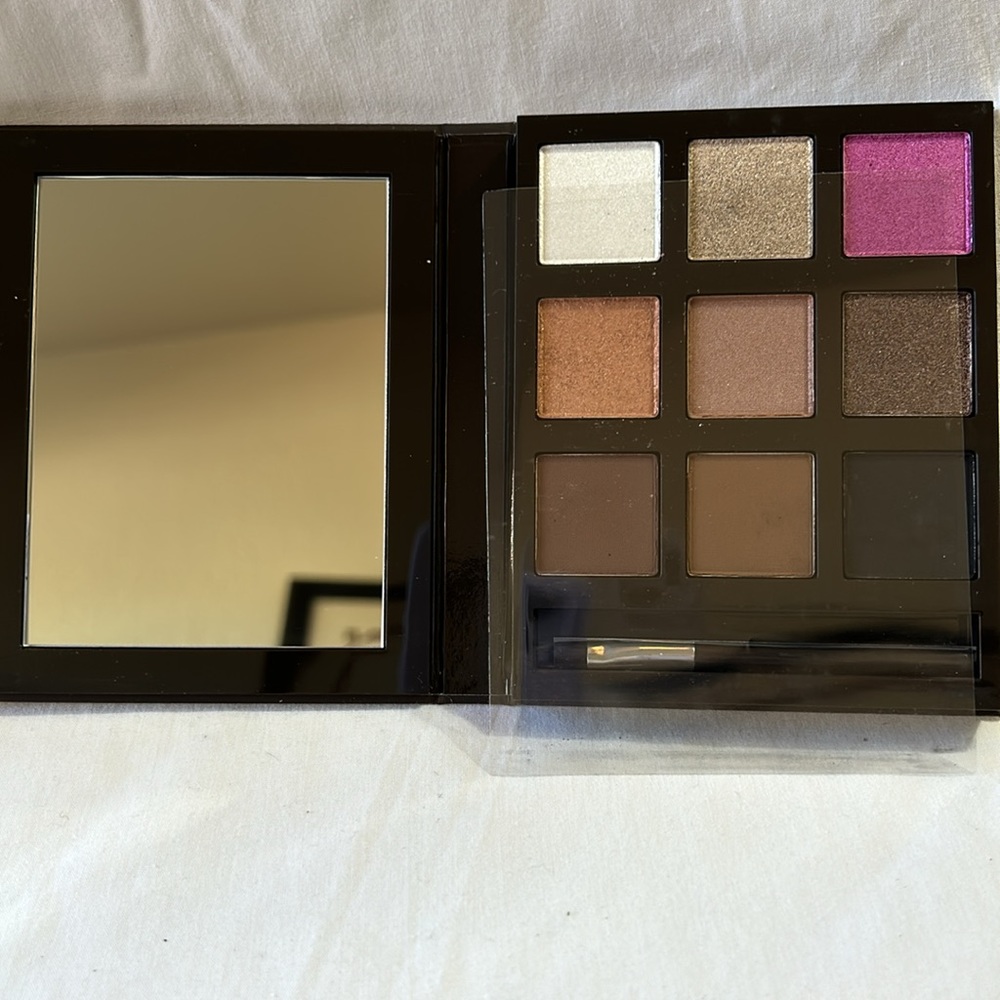 Revlon Flesh Color Eve Shadow Palette NIB